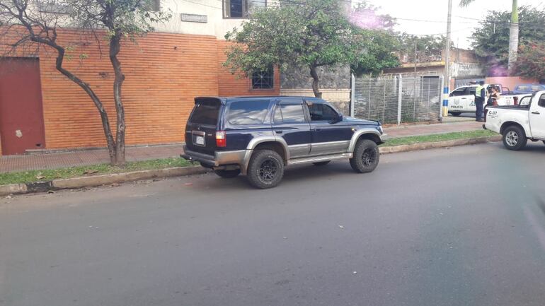 De esta camioneta habría sido sacado y llevado a la fuerza un hombre.