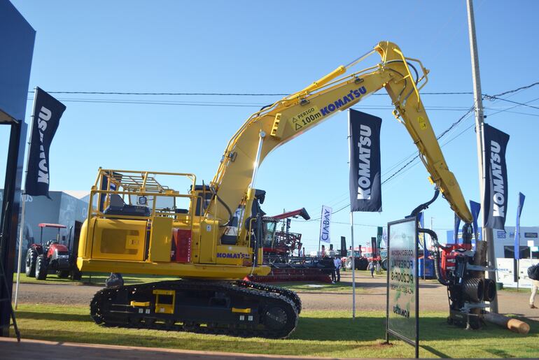 Otra máquina diseñada por Komatsu para el trabajo forestal.