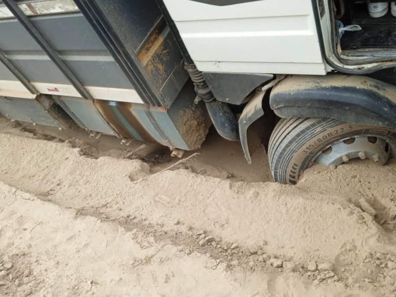 Muchos tramos de la zona del Pilcomayo obliga a sus usuarios a quedarse por días esperando ayuda si se quedan varados. La inversión en vialidad es mínima. 