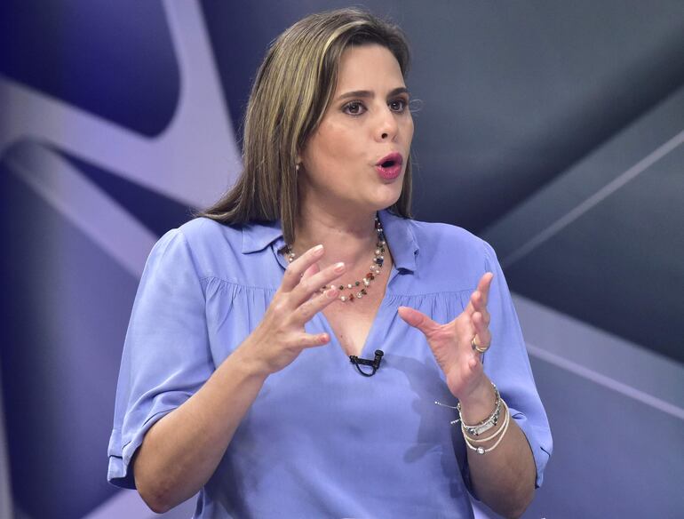 La senadora Kattya González. 