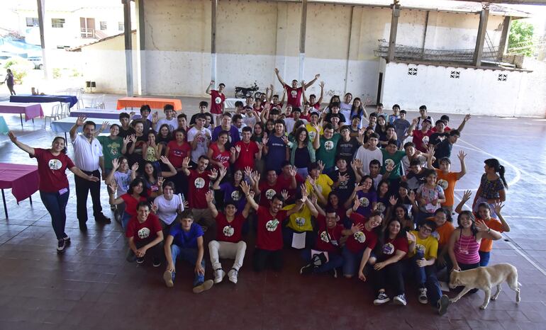 Los jóvenes de la Pascua Joven en la parroquia Santa María de Asunción.