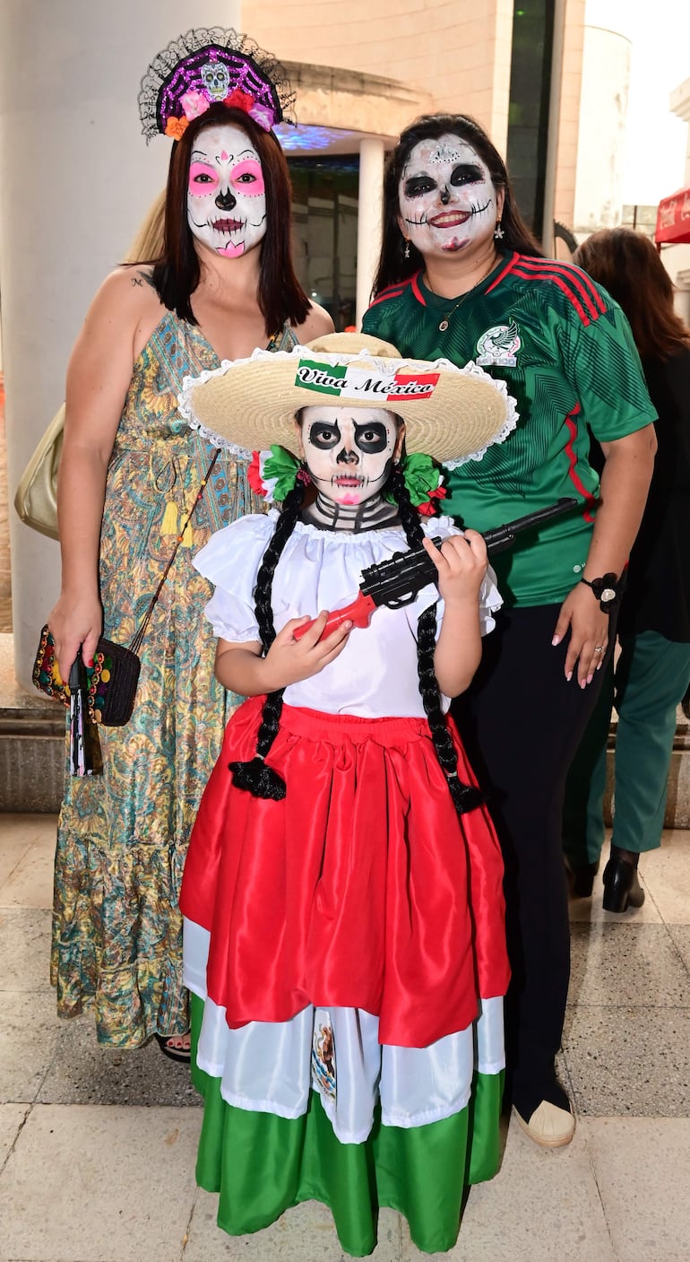 Nilse Ortiz, Marcela Serrano y Tabata Robles. 