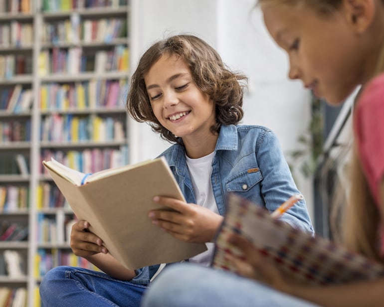 Cientos de estudios demuestran que la lectura por placer tiene un impacto único en el aprendizaje cognitivo de los niños.