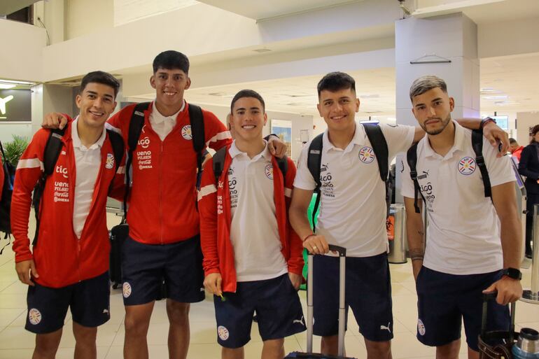 Jugadores de la selección paraguaya sub 23, rumbo al Preolímpico.