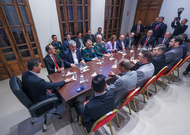 Primera reunión del Consejo Nacional de Defensa Nacional (Codena) con el presidente de la República, Santiago Peña.