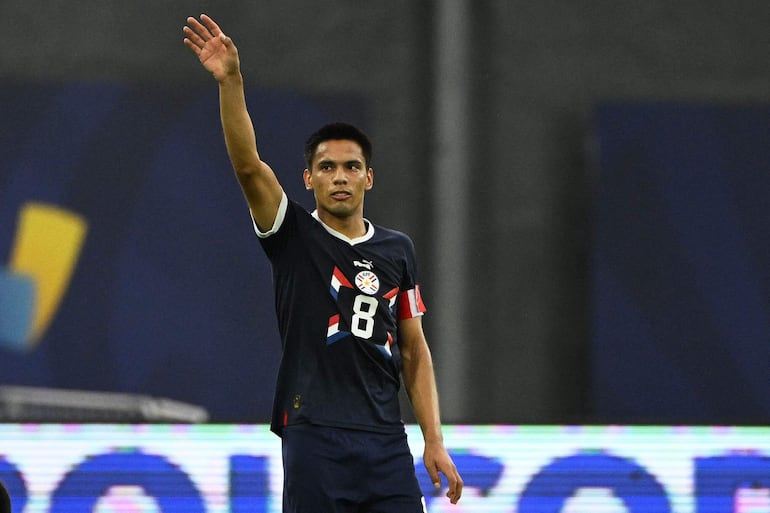 Diego Gómez, futbolista de la selección paraguaya, celebra un gol en el partido ante Argentina por el Preolímpico Sub 23 en el estadio Brígido Iriarte, en Caracas, Venezuela.