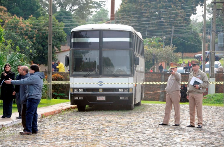 Autobus donde fue abandonado el cuerpo de Sonia Vera dentro de la Villa Olimpia.