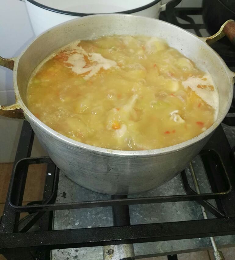 Pira caldo o caldo de mandi’i