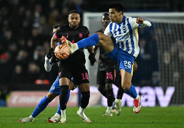 Brighton's Paraguayan midfielder #25 Diego Gomez (R) vies with Chelsea's French striker #18 Christopher Nkunku during the English FA Cup fourth round football match between Brighton & Hove Albion and Chelsea at the Amex stadium, in Brighton, southern England on February 8, 2025. (Photo by Ben STANSALL / AFP) / RESTRICTED TO EDITORIAL USE. No use with unauthorized audio, video, data, fixture lists, club/league logos or 'live' services. Online in-match use limited to 120 images. An additional 40 images may be used in extra time. No video emulation. Social media in-match use limited to 120 images. An additional 40 images may be used in extra time. No use in betting publications, games or single club/league/player publications. / 