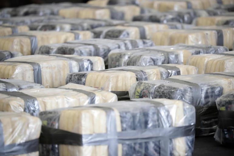 "Operación Tártaro". PJ incauta 6,5 ​​toneladas de cocaína. Foto: Jeffrey Arguedas/EPA