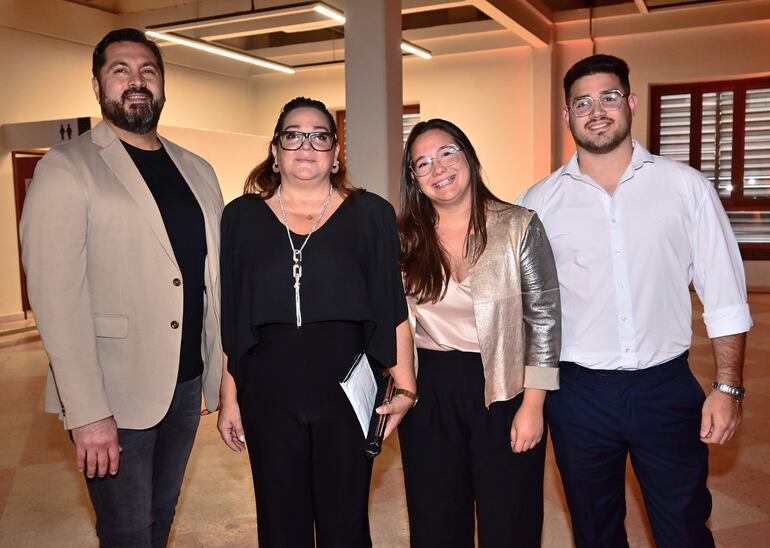 José Luis Loik, Mariana Silva, Josefina López y Pablo Loik. 