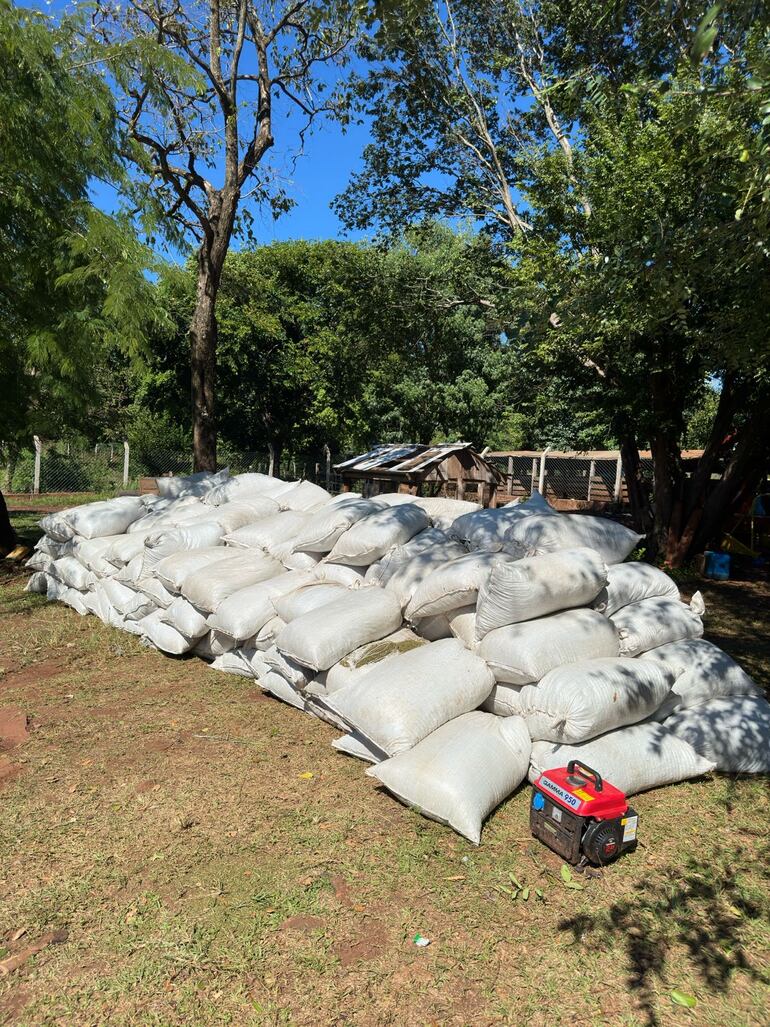 En Cerro Corá. la Policía incautó 256 bolsa de marihuana picada.