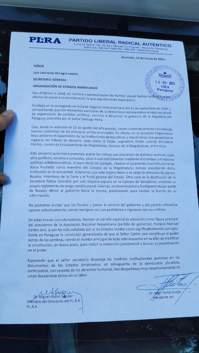 Nota del PLRA dirigida a Luis Almagro, secretario general de la OEA, en la que denuncian al gobierno de Santiago Peña y a Horacio Cartes.