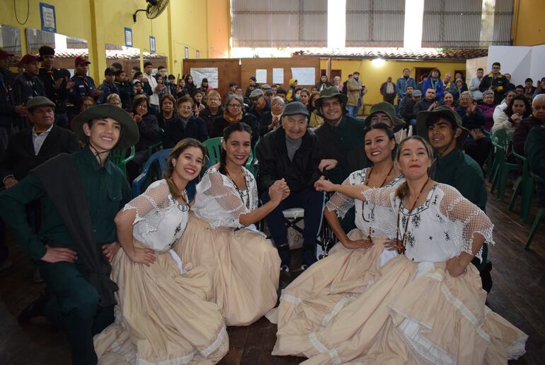 Honrar a héroe nacional, Canuto González, veterano de la Guerra del Chaco.