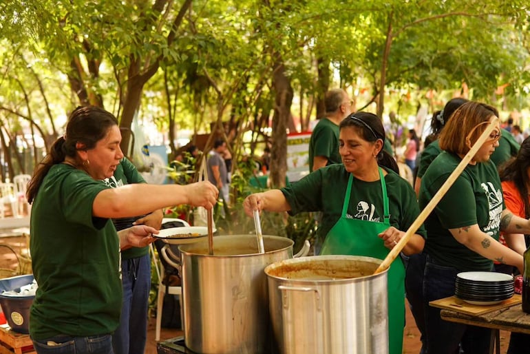 Productos de las fincas tradicionales del Paraguay una gran variedad en materia gastronómica ofrecerán este sábado en la plaza Italia.