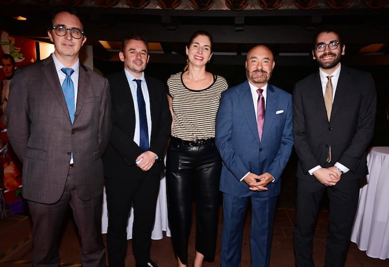 Santiago Díaz-Herrenschmidt,  Erwan Bourdon, María Ercilia Mengido; el embajador de Francia, Pierre-Christian Soccoja; y José Manuel Frasquet.