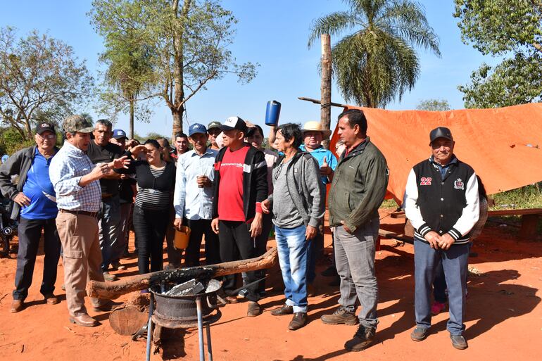 Pobladores de San Pedro de Ycuamandyyú se movilizan para exigir indemnización