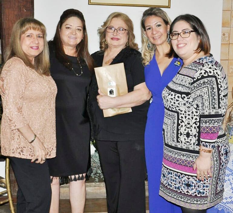 Myriam Rivas, Elisa Echagüe, Ysabel Couchonal, Evelyn Giménez y Liliana Rojas.