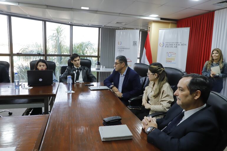 Reunión entre autoridades del MDS, Secretaría de la Juventud y la Fenaes por Hambre Cero.