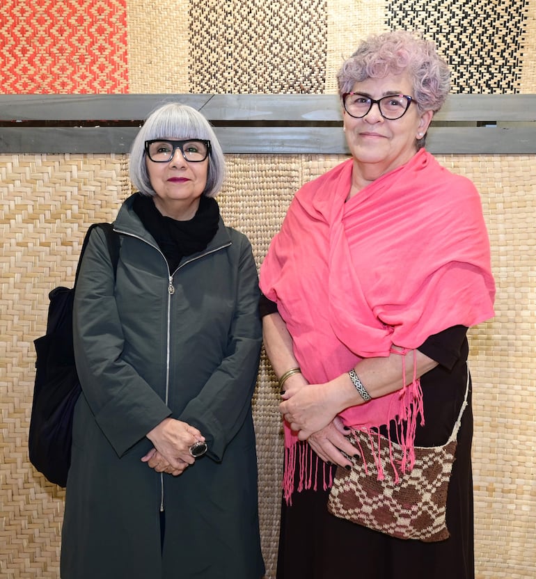 Adriana Almada junto a Estela Franceschelli.