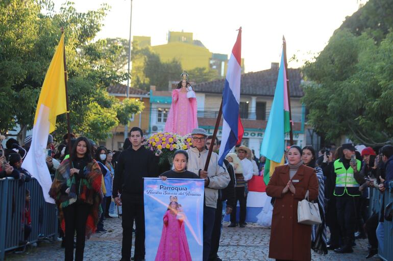 La imagen de la Virgen del Rosario, advocación mariana que en Cordillera es venerada en Itacurubí de la Cordillera y en Isla Pucú. 