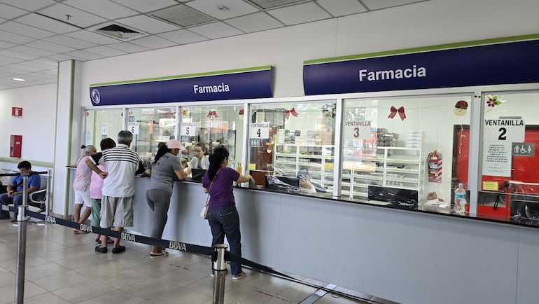 Desde hace meses, los asegurados del IPS denuncian el desabastecimiento crónico de las farmacias del seguro social. 