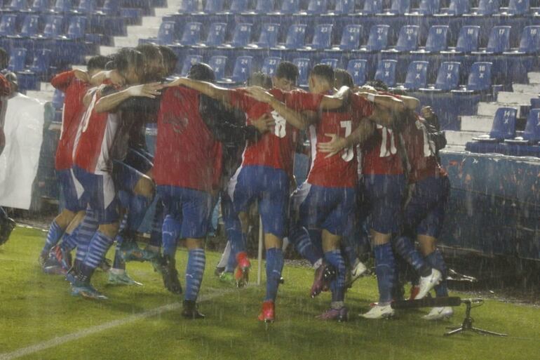 Los juveniles recrearon el mítico festejo de la Selección Absoluta del Mundial de Sudáfrica 2010, tras anotar el 1-0 ante Perú.