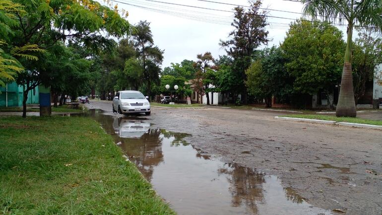 El temporal ocasiones cortes del tendido eléctrico e inundó algunas calles.