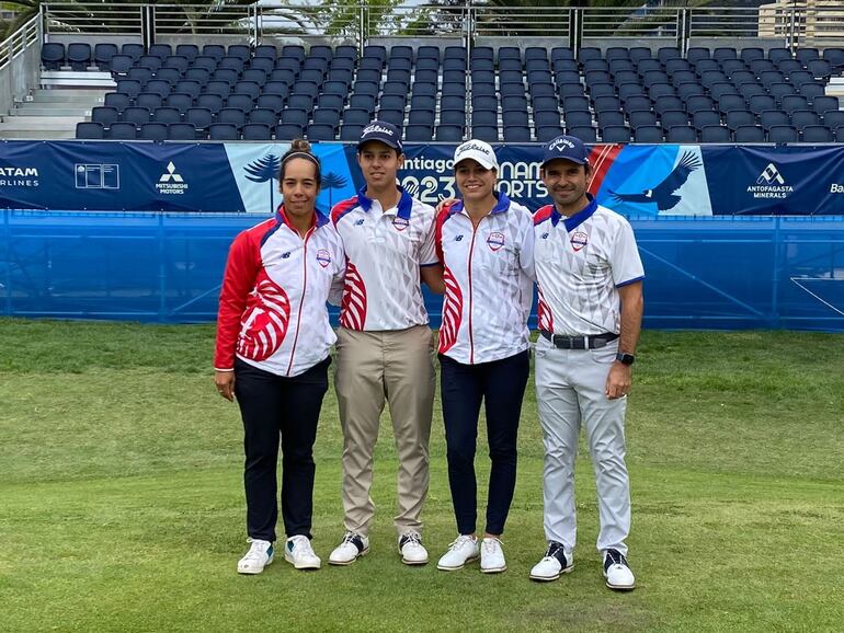 Los referentes del golf de nuestro país presentes en Santiago para los Panamericanos, De izq. a der. Sofía García (27 años), Erich Fortlage (17), Milagros Chaves (25) y Fabrizio Zanotti (40).