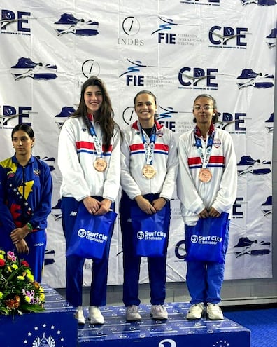 Las paraguayas Luciana García, Janine Handspach y Jimena Cabrera subieron al podio mundial.