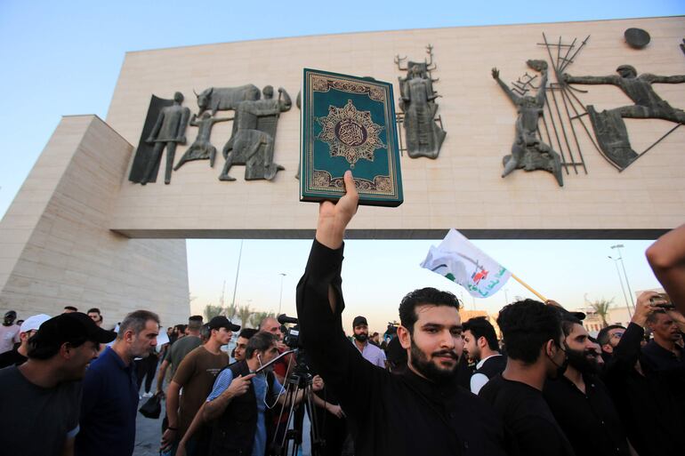 Manifestantes protestan contra Suecia en Bagdad, Irak, el jueves.