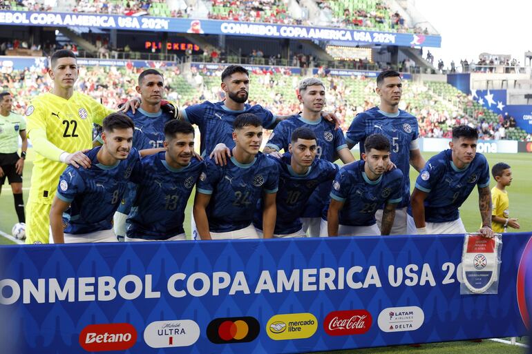 Austin (United States), 03/07/2024.- Paraguay lines up prior to the first half between Paraguay and Costa Rica during the CONMEBOL Copa America 2024 group D match between Costa Rica and Paraguay, in Austin, Texas, USA, 02 July 2024. EFE/EPA/ADAM DAVIS
