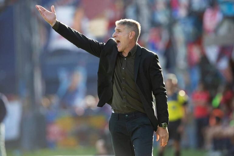 Martín Palermo, nuevo entrenador de Olimpia.