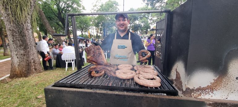 El Chorizo Sanjuanino y el asado vacuno fueron uno de los menú que se ofreció durante la feria Mangoré.