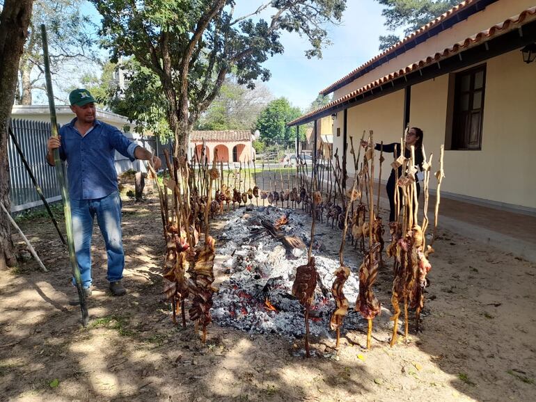 Tradicional asado a la estaca.