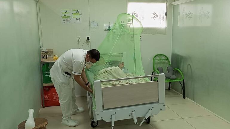 Imagen de referencia: un paciente en el Hospital de Clínicas por un caso de dengue.