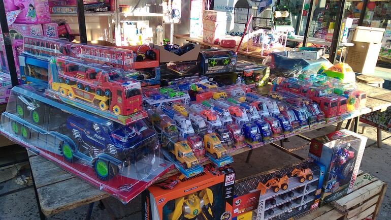 Juguetes variados para los Reyes Magos, en la avenida Eusebio Ayala.