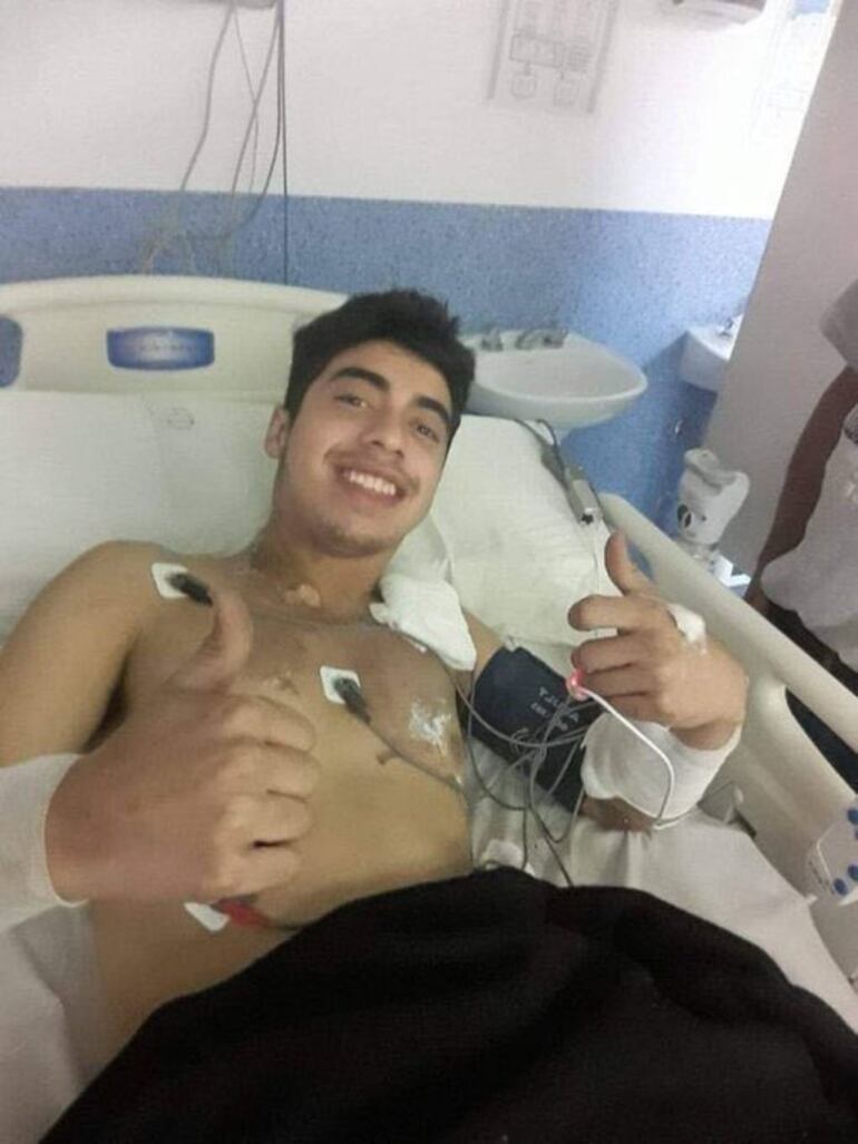 Jonathan Berón, un joven de 26 años, sobrevivió al impacto de un rayo. Foto extraída de las redes sociales.