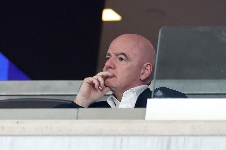 EAST RUTHERFORD, NEW JERSEY - SEPTEMBER 26: FIFA President Gianni Infantino looks on during the second quarter between the New York Giants and the Dallas Cowboys at MetLife Stadium on September 26, 2024 in East Rutherford, New Jersey.   Luke Hales/Getty Images/AFP (Photo by Luke Hales / GETTY IMAGES NORTH AMERICA / Getty Images via AFP)