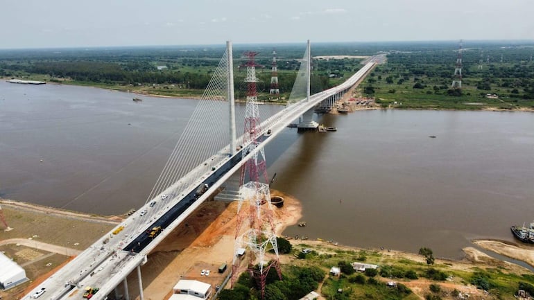 Continúan las obras del puente Héroes del Chaco.