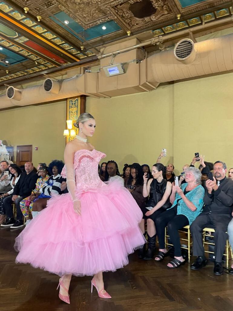 La joven Brenda Szklarkiervicz comienza a destacarse en las pasarelas internacionales.