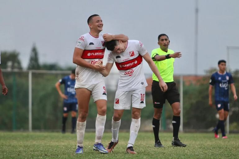 Los goleadores del Kelito, Matías González y Osvaldo Romero. (Foto: APF)