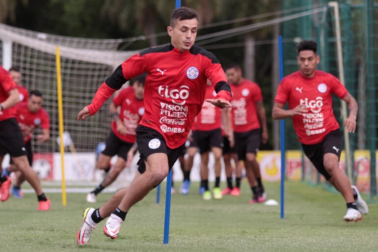 Andrés Cubas es una opción que maneja el entrenador.