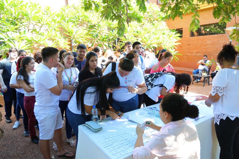 Habilitan 500 becas de estudio para residentes en el departamento Central.