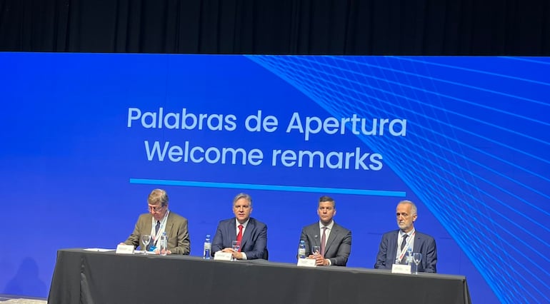 Inicia la 80° asamblea de la Sociedad Interamericana de Prensa (SIP), en Córdoba, Argentina. Asiste, el presidente paraguayo, Santiago Peña.