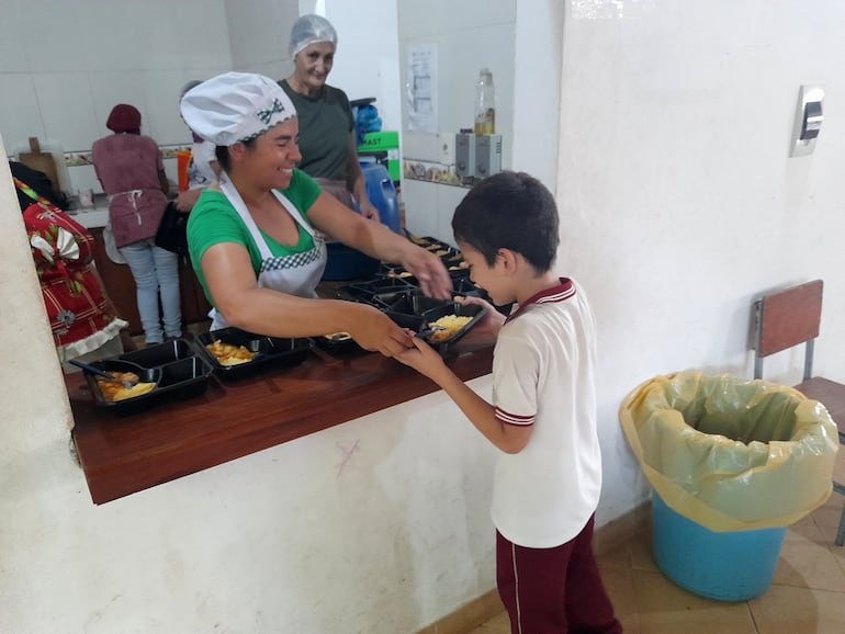 Almuerzo escolar en el Chaco. 