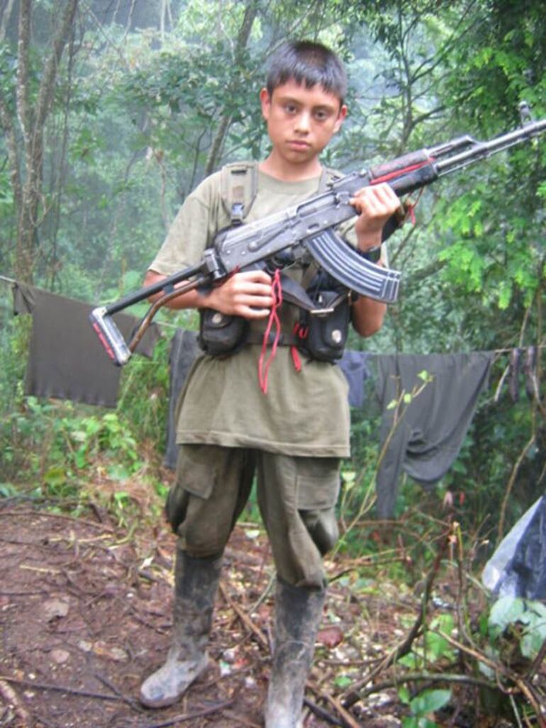 El drama de los niños y niñas secuestrados, violados y convertidos en asesinos, aun hoy es pretendido ocultar por los aliados ideológicos de la banda armada de las FARC.