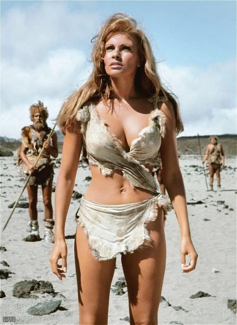 Raquel Welch en la película "One Million Years B.C.". La actriz también participó de películas como "Legalmente rubia" y series como "Seinfeld".