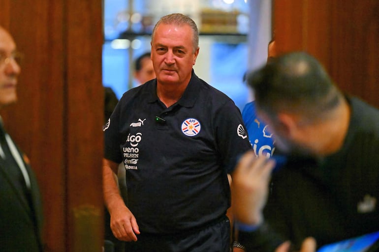 El argentino Gustavo Alfaro, seleccionador de Paraguay, en la conferencia de prensa previa al partido frente a Ecuador por las Eliminatorias Sudamericanas 2026.