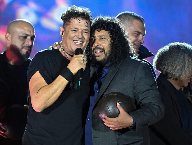 Carlos Vives y el ex arquero René Higuita.